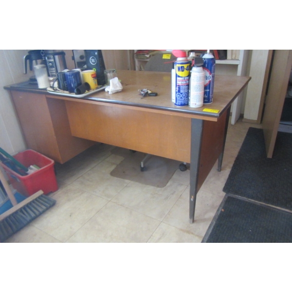 SINGLE PEDESTAL DESK W/CHAIR