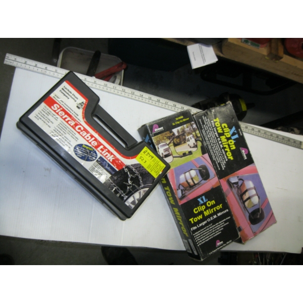 PAIR OF CLIP ON TOW MIRRORS & SET OF CABLE CAR CHAINS
