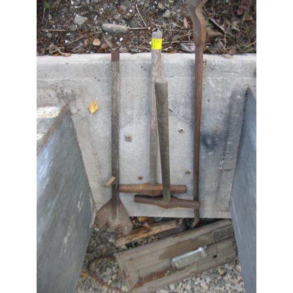 2 RAILWAY SPIKE DRIVERS, RAILWAY SPIKE REMOVER & A HAYKNIFE