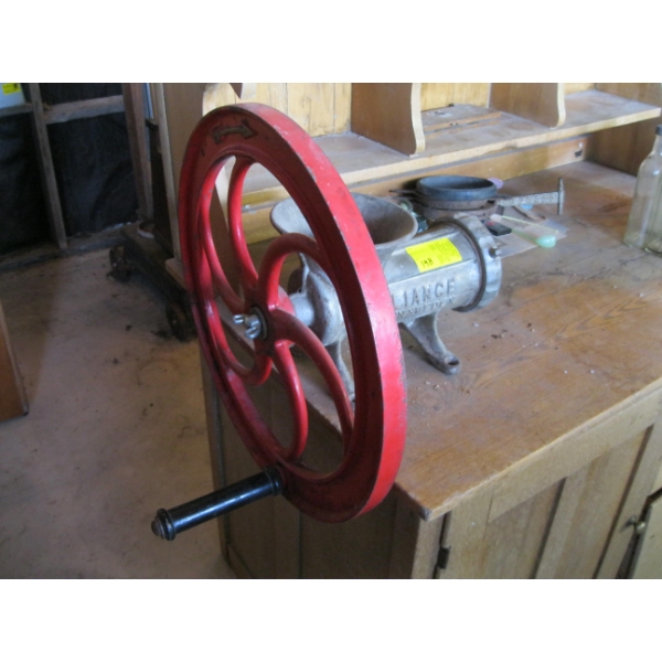 LG. HAND CRANK GRINDER