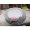 Image 3 : VINTAGE MEASURING CUPS - PYREX, FIRE KING, ANCHOR HOCKING - & 4 PLATES