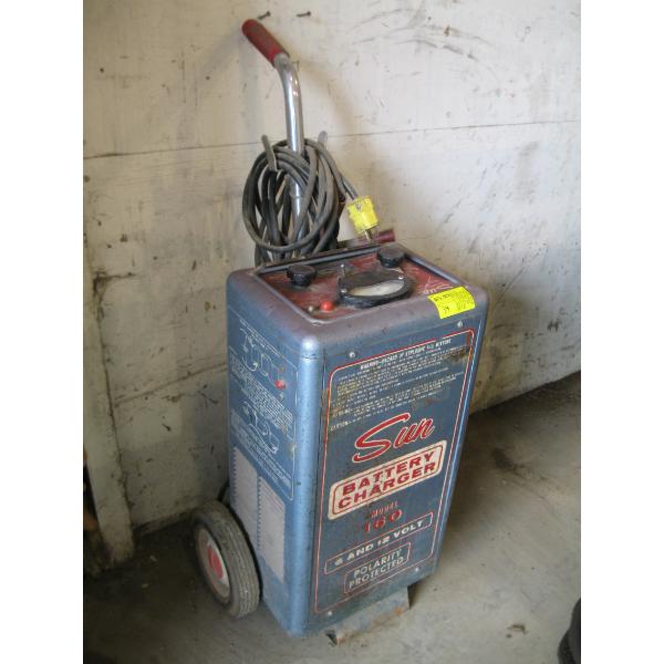 AS-IS' VINTAGE SUN BATTERY CHARGER