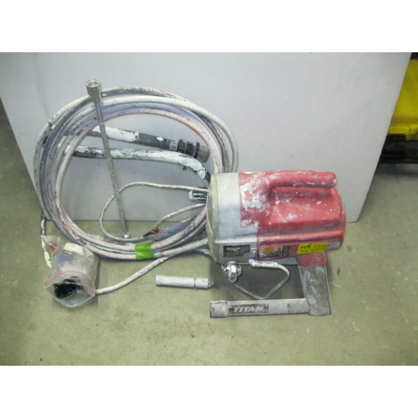 TITAN AIRLESS PAINT SPRAYER W/HOSE & GUN