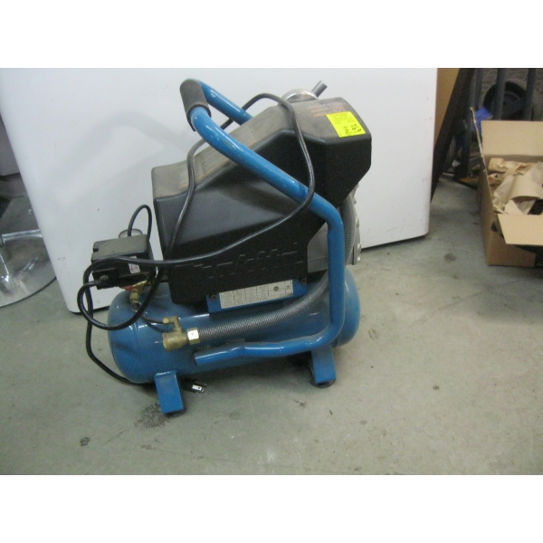 SM. MAKITA AIR COMPRESSOR