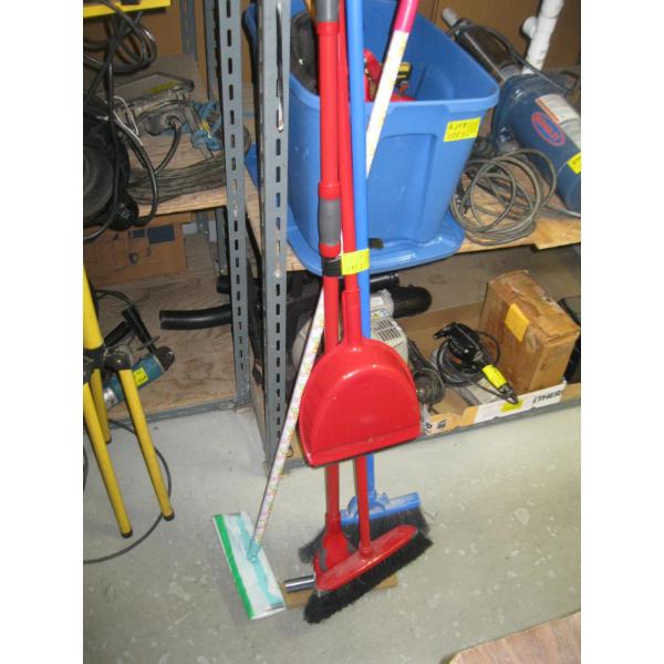 BUNDLE OF BROOMS & MOP