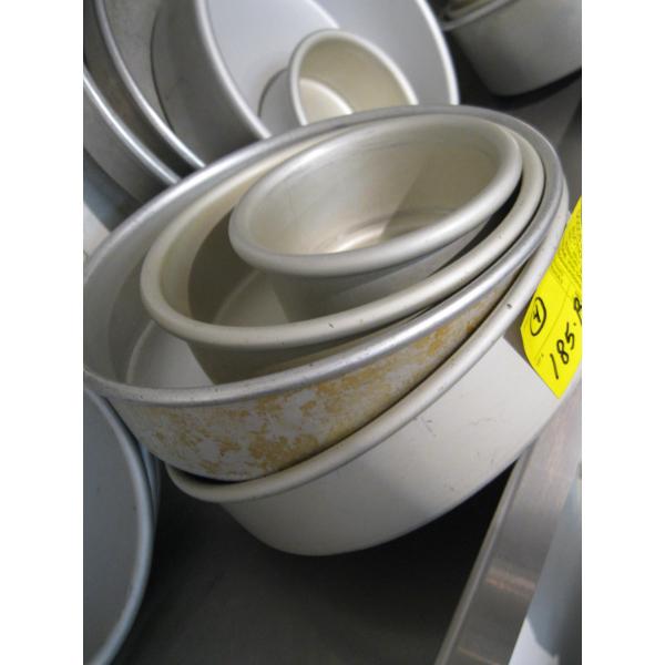 4 ROUND CAKE PANS