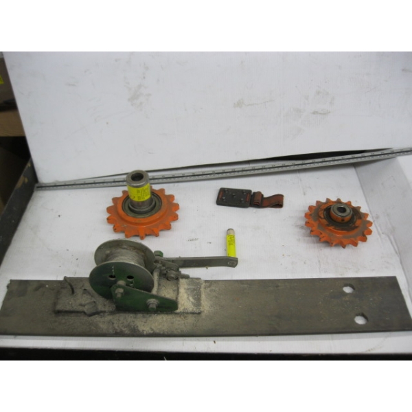 HAND WINCH & 2 CHAIN GEARS