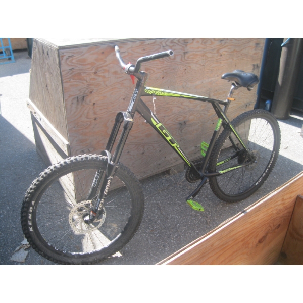 GT FRONT SUSPENSION MOUNTAIN BIKE - NO BRAKES