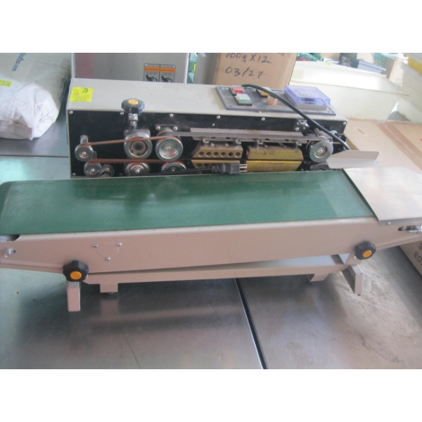 CONTINUOUS BAND BAG SEALING MACHINE