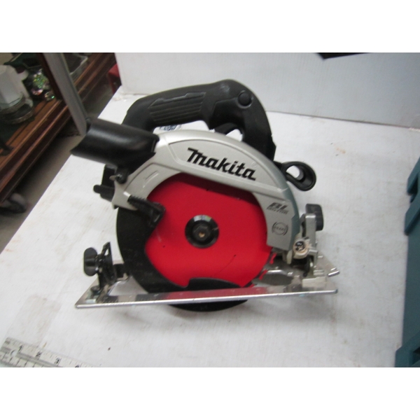 MAKITA 6.5" CIRCULAR SAW IN CASE