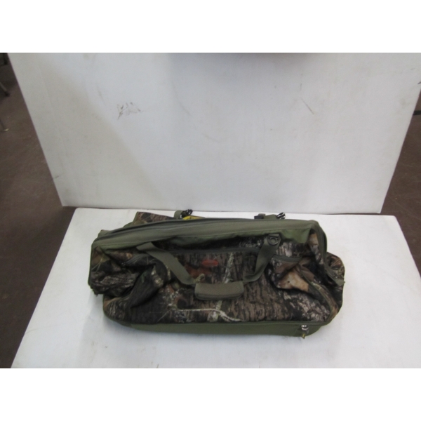 BROWNING CAMMO BAG & A LEATHER GUN SCABBARD
