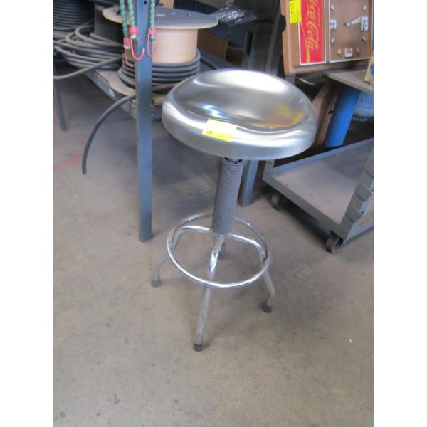 METAL STOOL