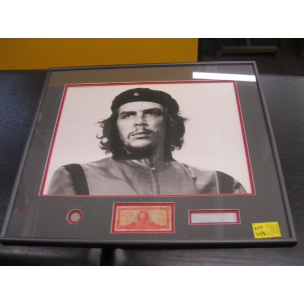 CHE GUERRILLERO HERORICO, 1960 - FRAMED PHOTOGRAPH W/CUBAN CURRENCY