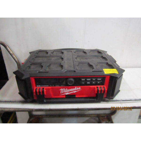 MILWAUKEE M18 PACK OUT BLUETOOTH RADIO