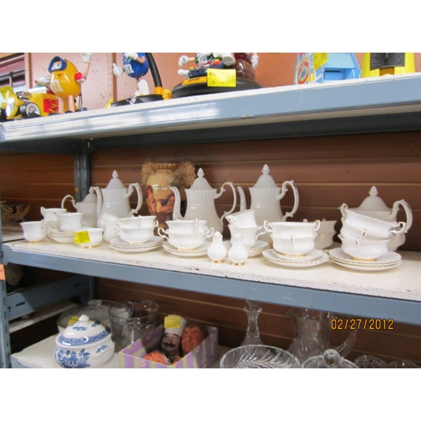 ROYAL ALBERT VAL D'OR BONE CHINA DISHES