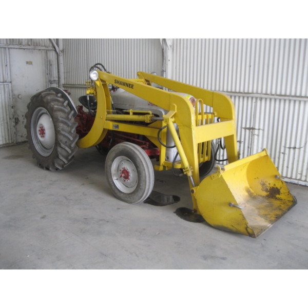 1953 FORD GOLDEN JUBILEE MODEL NAA TRACTOR W/FRONT END LOADER - BELT DRIVE ON BACK