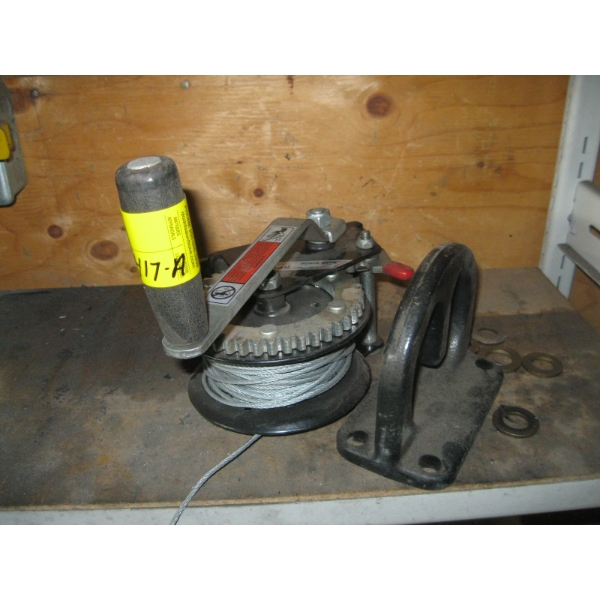 HAND WINCH & A TIE DOWN HOLDER