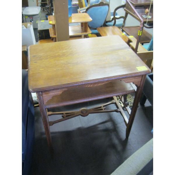 OAK SM. TABLE W/STRETCHER BASE & LOWER SHELF