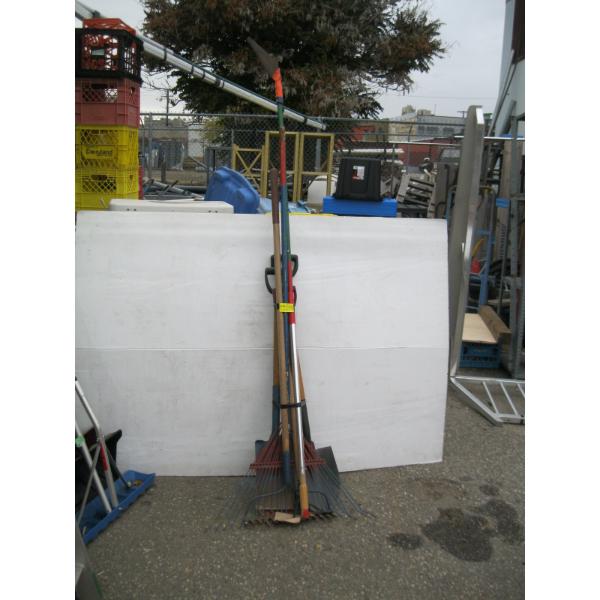 BUNDLE OF ASST. GARDEN TOOLS