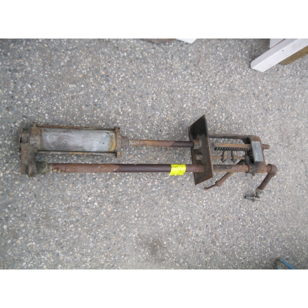 VINTAGE BROWSER PUMP