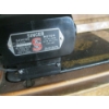 Image 2 : SINGER WOOD CASED PORTABLE SEWING MACHINE