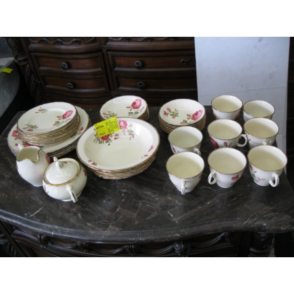 ROYAL SWAN STRATFORDSHIRE ENGLAND CHINA DISHES
