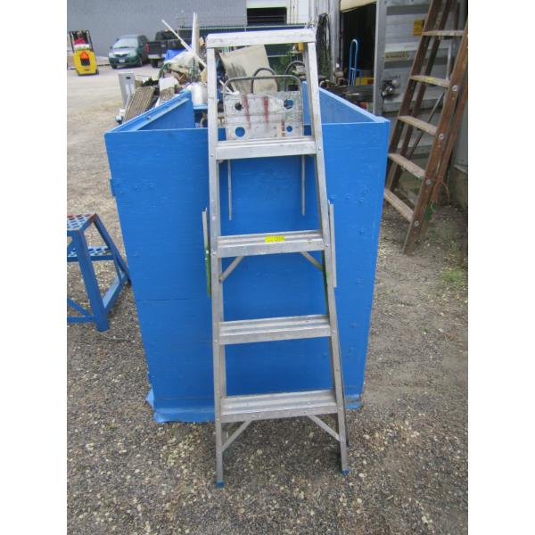 5' ALUMINUM STEPLADDER