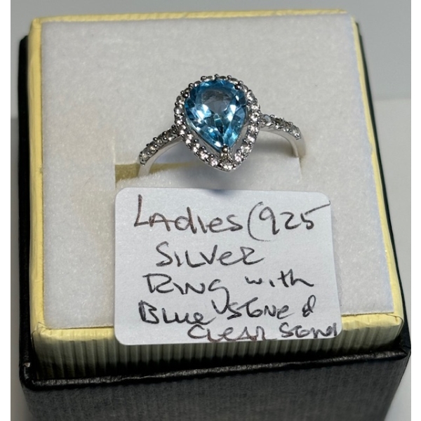 LADIES .925 SILVER RING W/BLUE STONE & CLEAR STONES, SZ 7 1/2