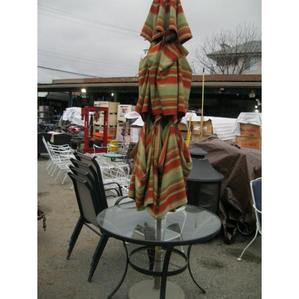 ROUND GLASS TOP PATIO TABLE W/UMBRELLA & STAND