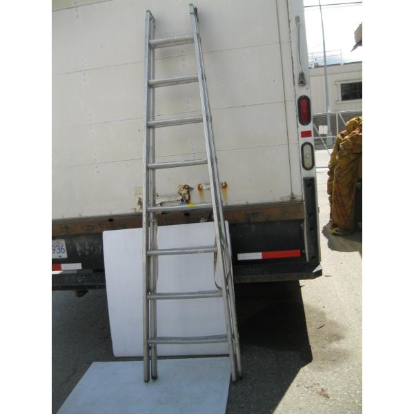 8' DOUBLE SIDED STEPLADDER