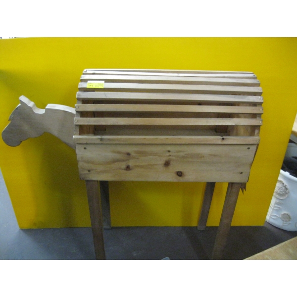 SADDLE RACK W/STORAGE