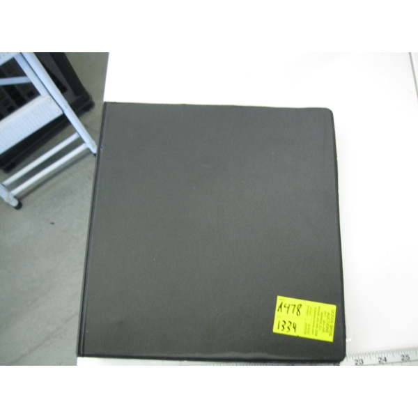 BINDER OF HOCKEY CARDS