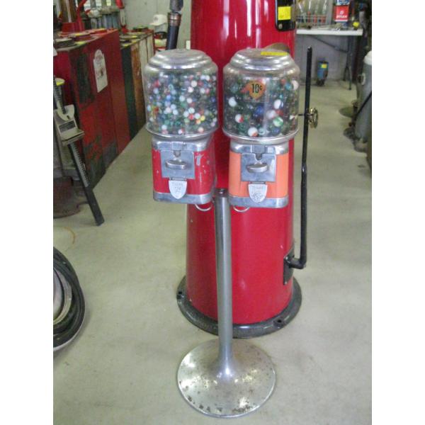 BEAVER DUAL HEAD CANDY DISPENSER FULL OF MARBLES