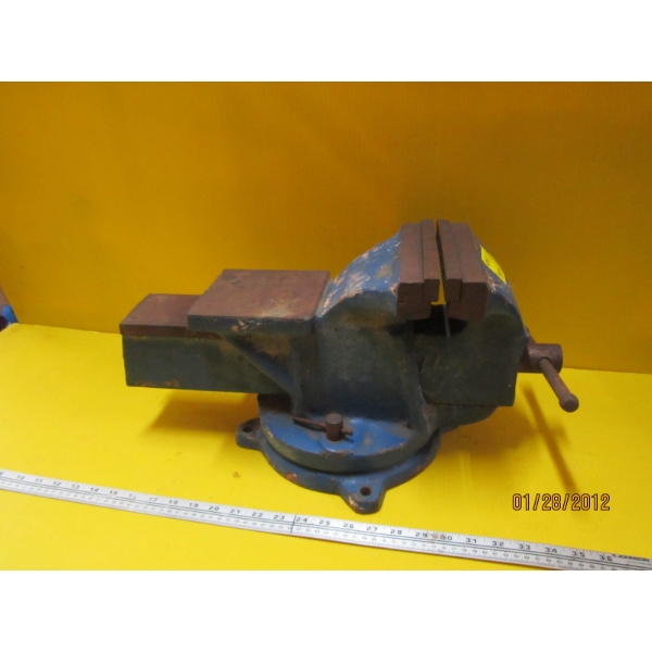 LG. SWIVEL BLUE BENCH VISE