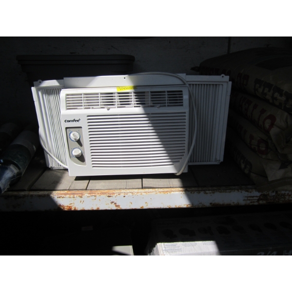 COMFEE AIR CONDITIONING UNIT - WINDOW MOUNT