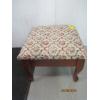 Image 3 : 2 FOOTSTOOLS & FLOOR TO CEILING FLOOR LAMP