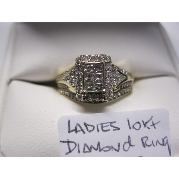 SZ 7 LADIES 10KT DIAMOND RING W/A $2,445