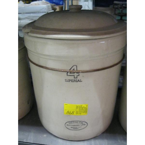 MEDALTA 4 GALLON IMPERIAL CROCK W/LID