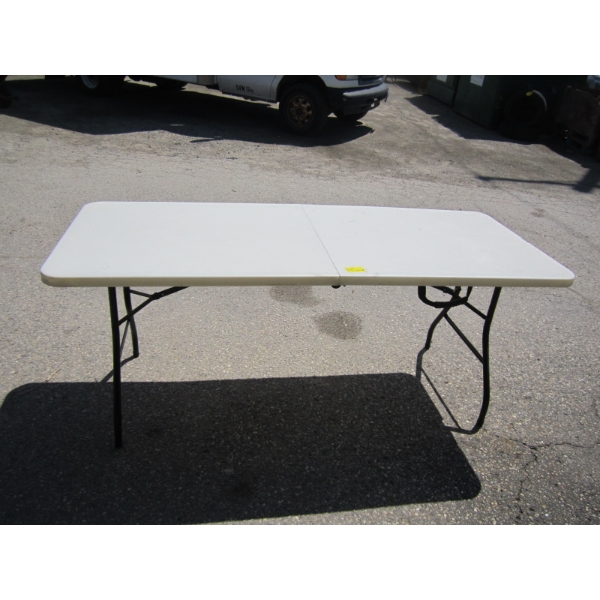 FOLDING PLASTIC WHITE TABLE