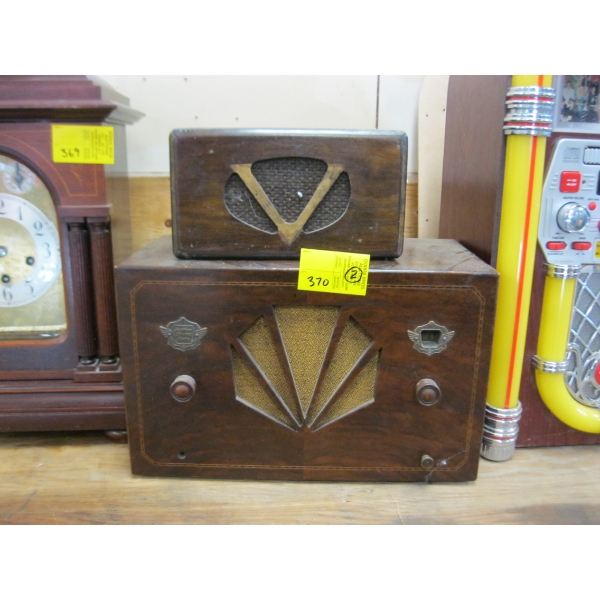 NORTHERN ELECTRIC WOOD CASED TABLE RADIO W/SECONDARY SPEAKER