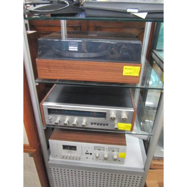 AKAI TURNTABLE AMP & CASSETTE PLAYER