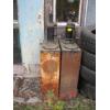 Image 1 : 2 HAND PUMP OIL PUMPS W/TANKS