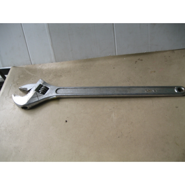 LG. 24" CRESCENT WRENCH