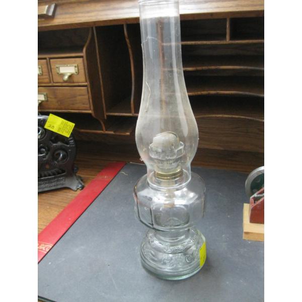 OIL LANTERN W/NOT CORRECT CHIMNEY