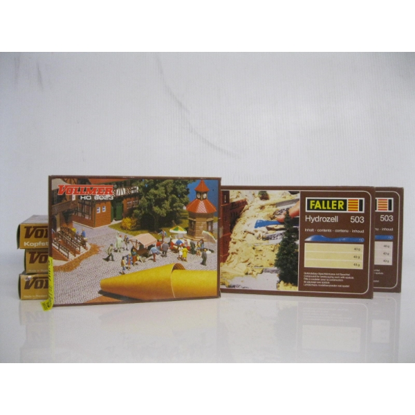 4 HO SIZE BUILDINGS & 2 BOXES OF LANDSCAPE COMPOUND