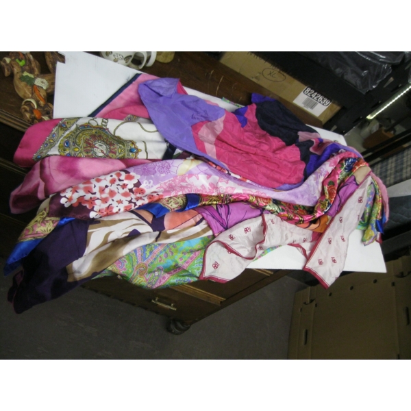 BUNDLE OF SCARVES