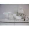 Image 2 : WHITE GLASS DECORATIVE ITEMS & A LAMP
