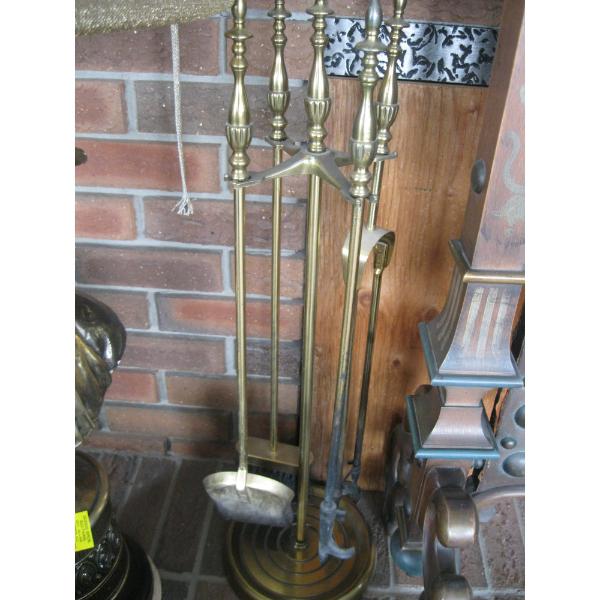 BRASS FIREPLACE COMPANION SET