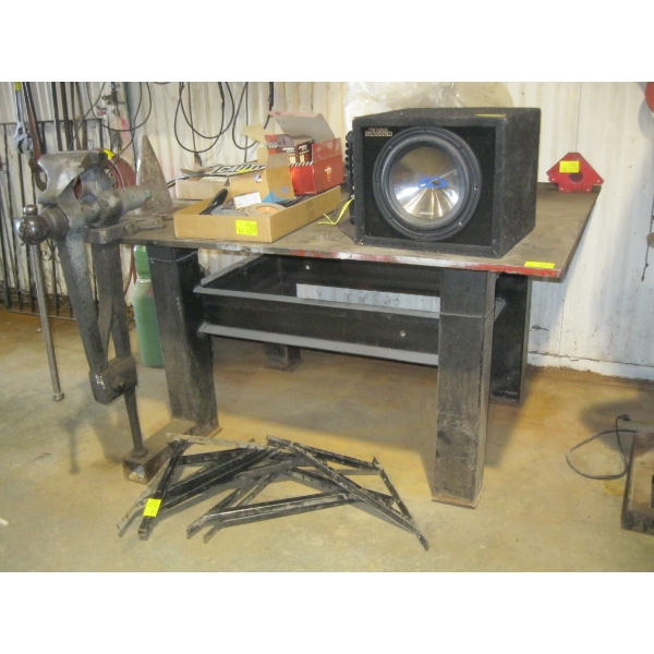 WELDING TABLE W/HD 1/2" TOP, LEG VISE & PIPE VISE