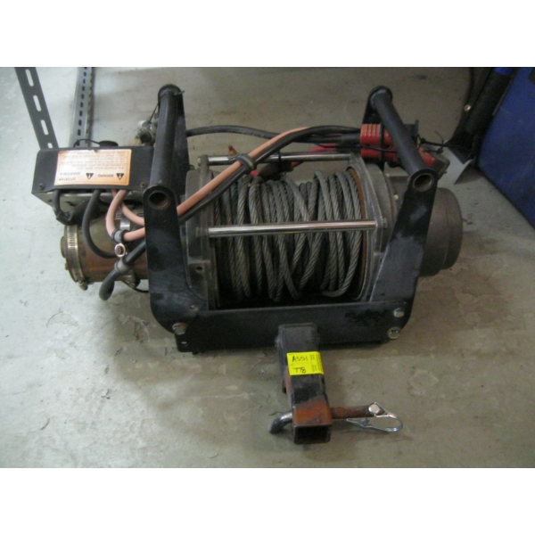 HITCH MOUNT WARN 8000LB 12V WINCH